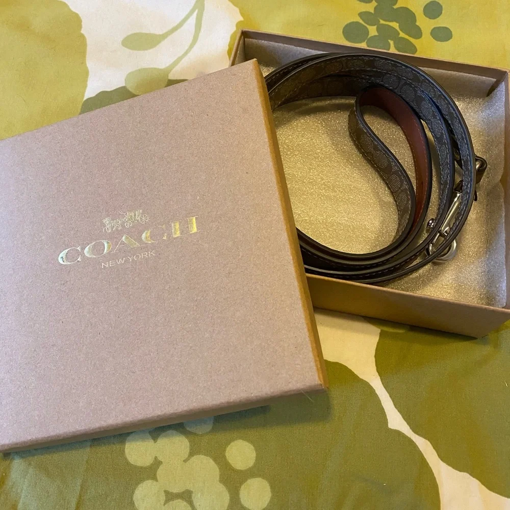 Coach Dog Collar and Leash - Picture 3 of 5